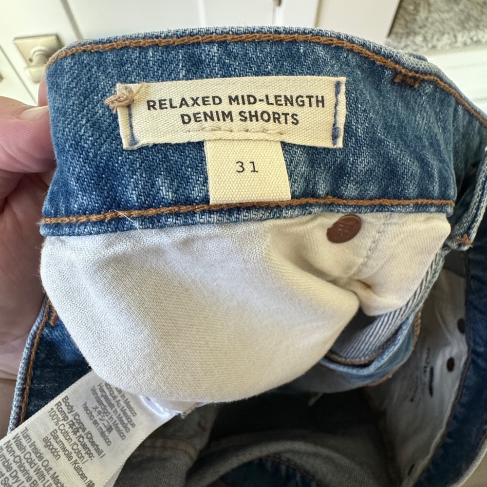 Madewell Relaxed Mid-Length Denim Shorts (31) - Picture 6 of 10